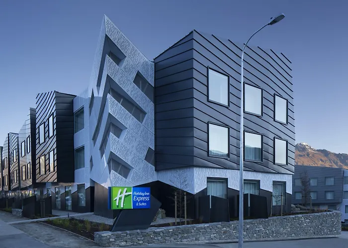 Holiday Inn Express & Suites Queenstown By Ihg
