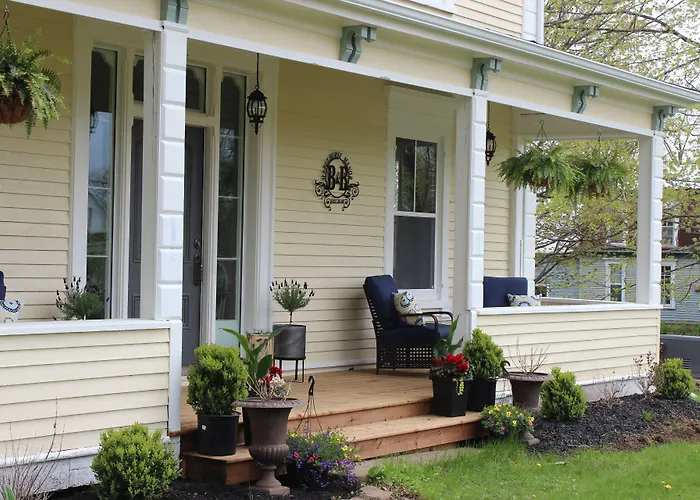 Maplehurst Manor Bed And Breakfast