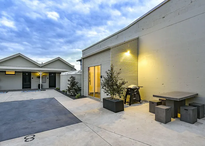 Aloha Central Premium Studios