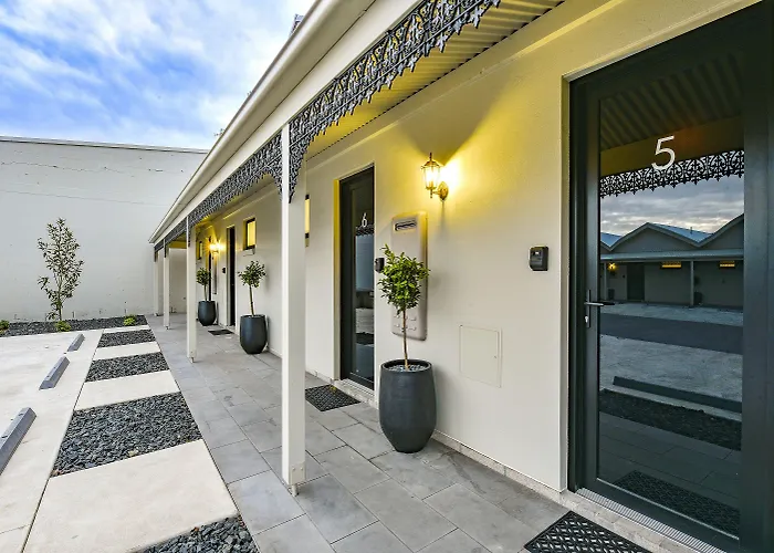 Aloha Central Premium Studios