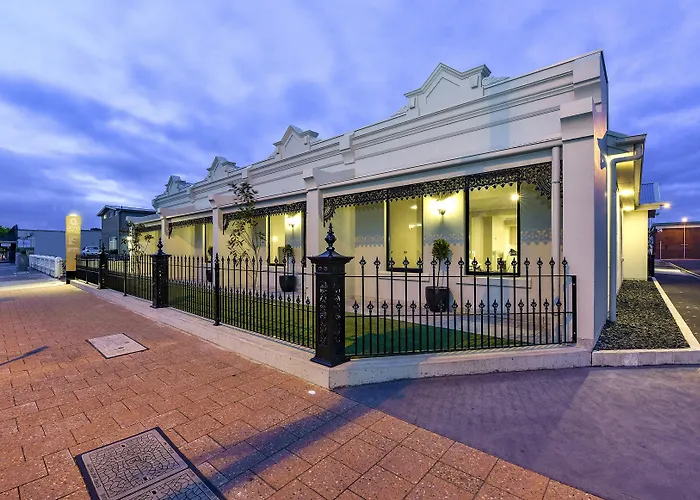 Aloha Central Premium Studios