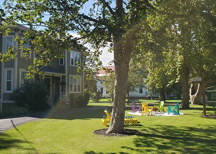 The Lark & Loon Inn