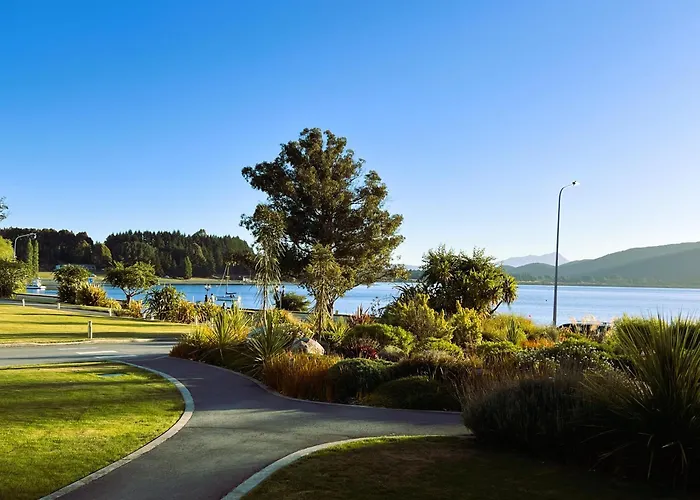 Fiordland Lakeview And Apartments