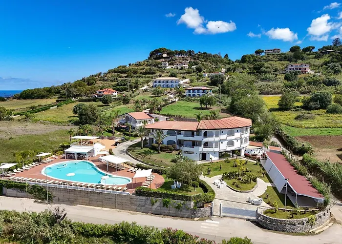 Luzia Agriresort - Piscina Panoramica E Vista Mare A Capo Vaticano