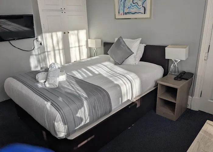 The Corner House Hotel Bookable Holiday Parking Horley 