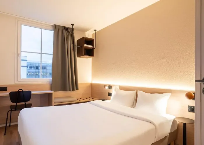 Premiere Classe Paris Ouest - Pont De Suresnes