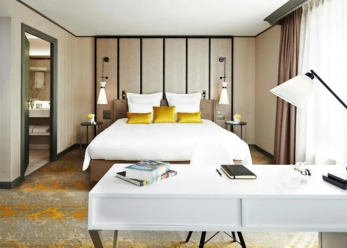 Renaissance Paris La Defense