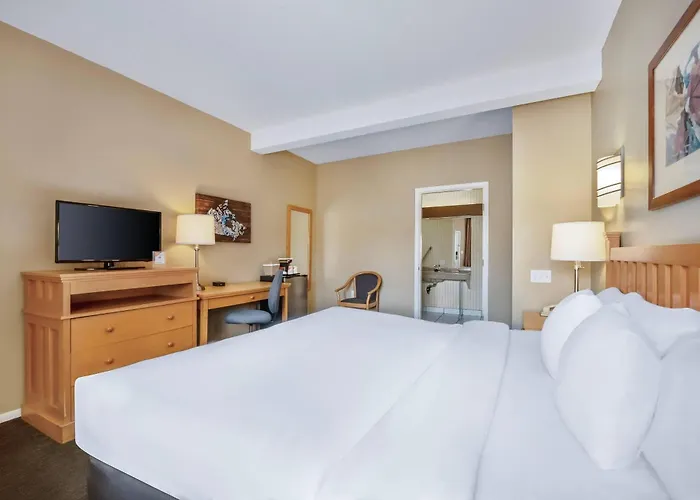 Econo Lodge Inn & Suites West Vancouver