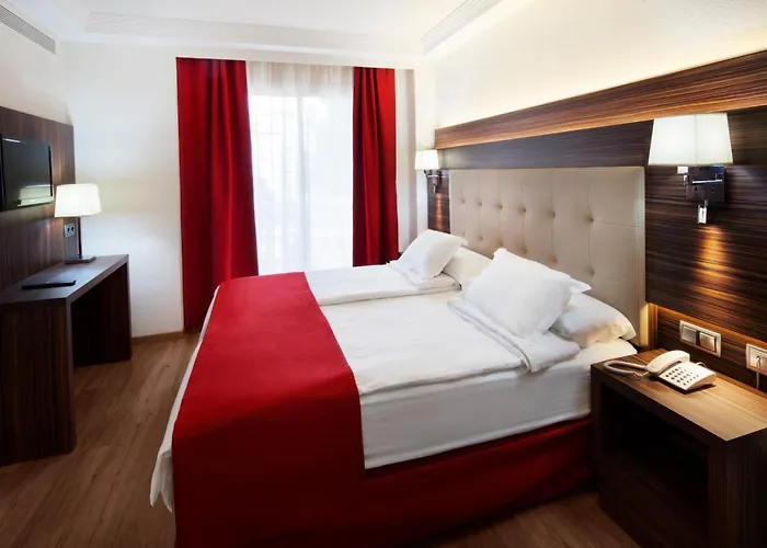 Hotel Europe Playa Marina - Adults Only Illetas