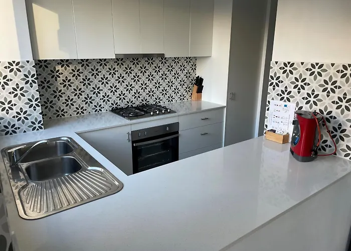 The Crest Apartments - Main Beach - Surfers Paradise