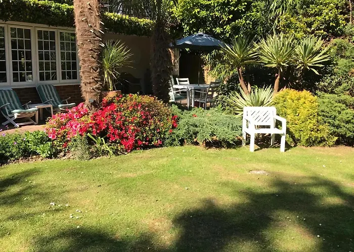 Tanglewood Gatwick Bed & Breakfast