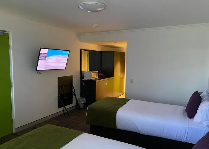 Mackay Oceanside Central Hotel Official