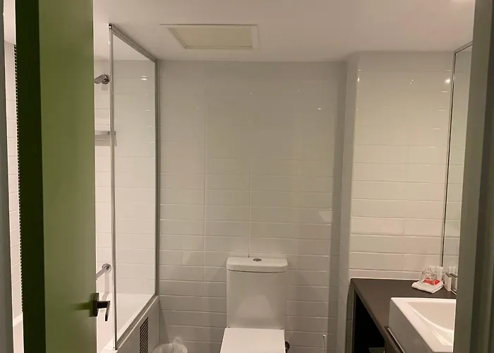 Mackay Oceanside Central Hotel Official