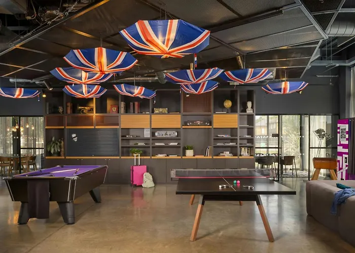 Moxy London Heathrow Airport Hotel Hounslow