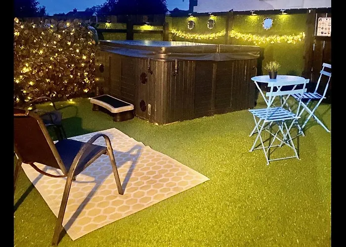 Wee Hoose-Private-Hottub -Romantic Break-Portaferry Kearney