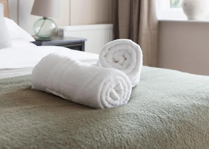 Book Whole Aparthotel - Sleeps 18 - Exclusive Use - By Purestay - Free Parking
