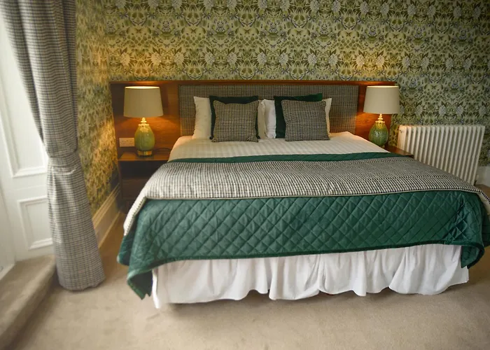 Glenesk Hotel