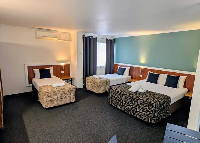 Hampton Villa Motel