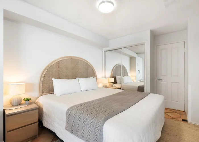 La Promenade Absolute Waterfront Apartments