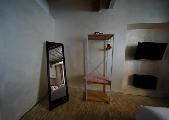Nerva Accommodation