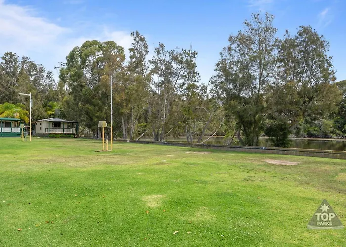Pleasurelea Tourist Resort & Caravan Park