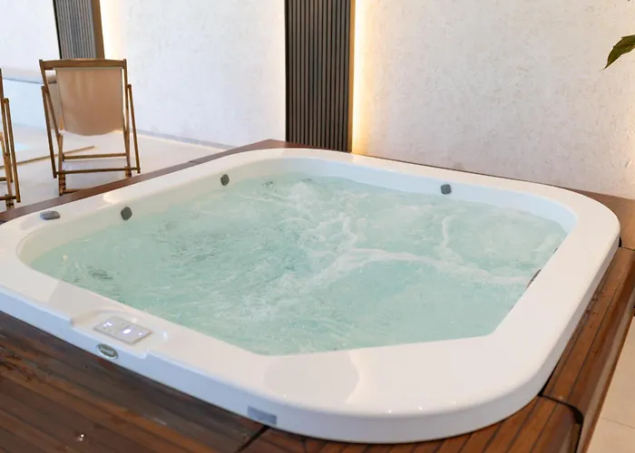 Hotel Salona Palace