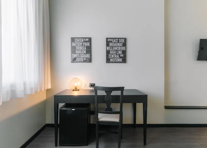Smart Hotel King, By R Collection Hotels Varedo