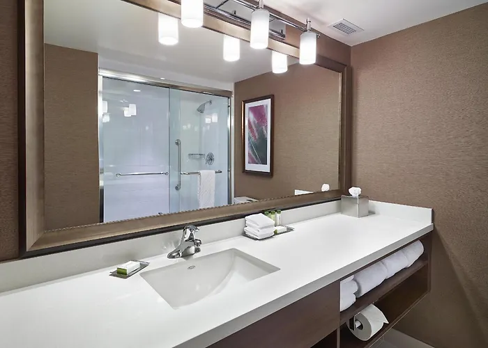 Doubletree By Hilton West Edmonton Hotel