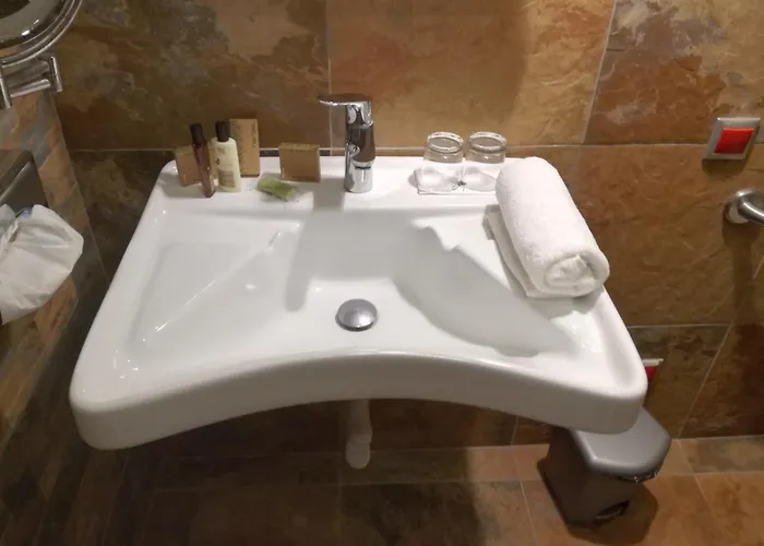 Hotel Cascade Resort & Spa
