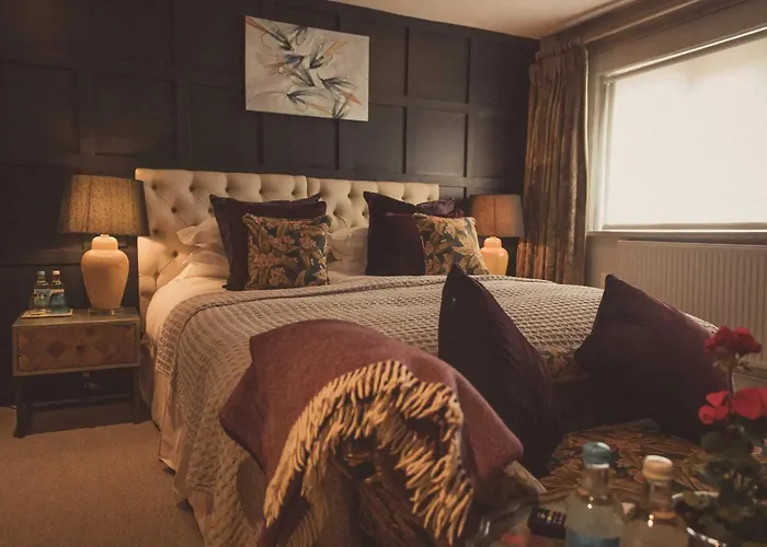 The Greyhound On The Test Hotel