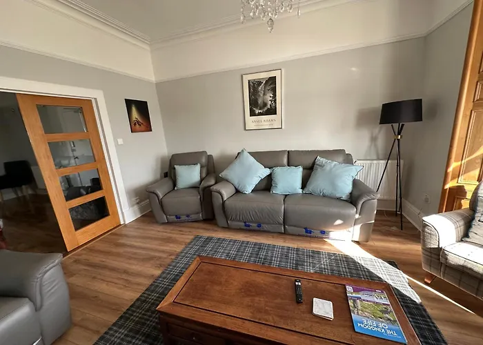The Cairns Leven Hotel Leven 