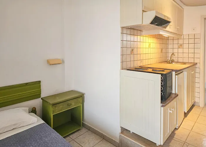 Agnes Beach Hotel Apartments