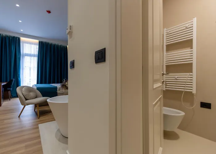 Golden City Hotel , Tirana