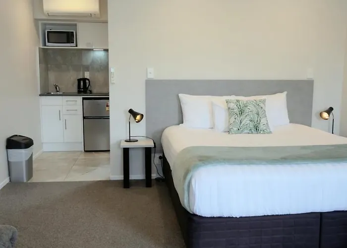 Bk'S Pohutukawa Lodge