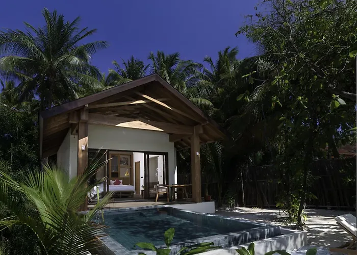 Fiyavalhu Resort Maldives Mandhoo