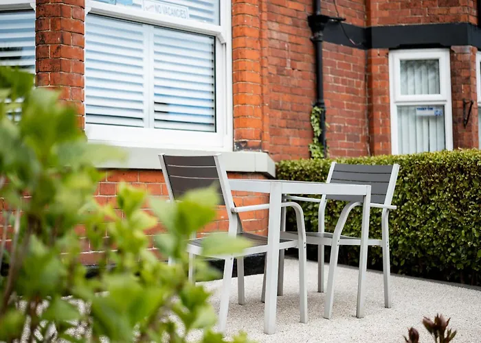 Kingsway Guesthouse - A Selection Of Single, Double And Family Rooms In A Central Location