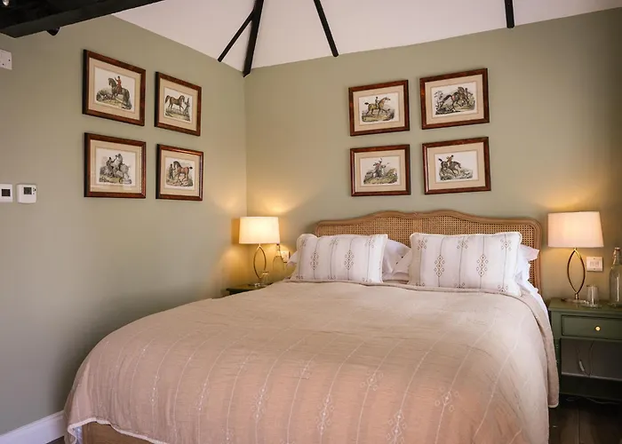 Cowdray Lodge B&B Rooms