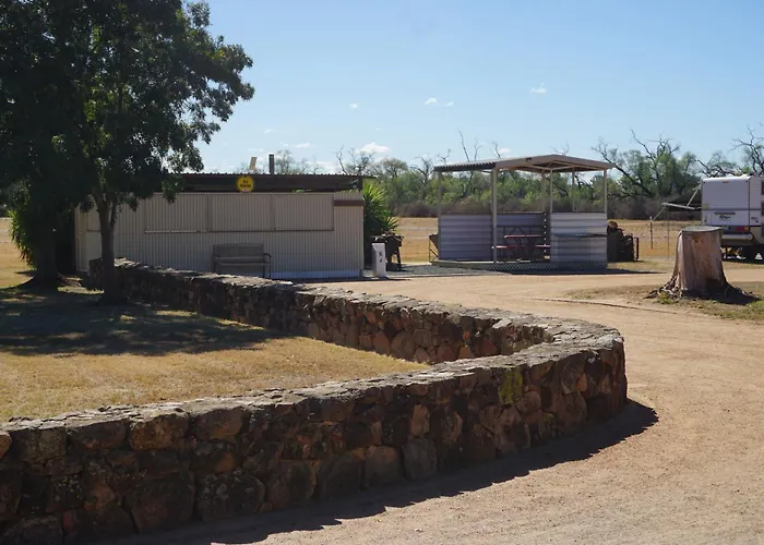 Narromine Rockwall Cabins And Caravan Park