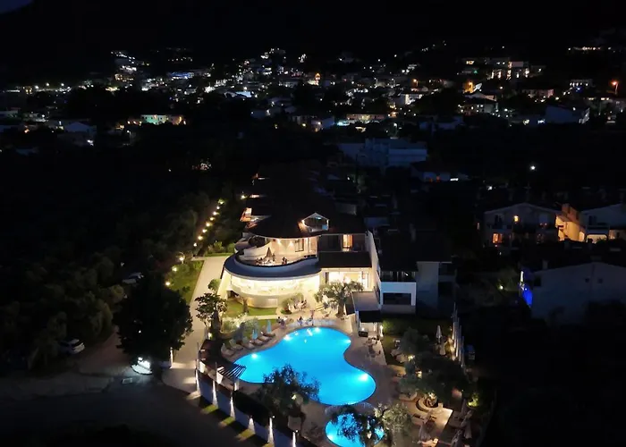 Ocean Beach Hotel