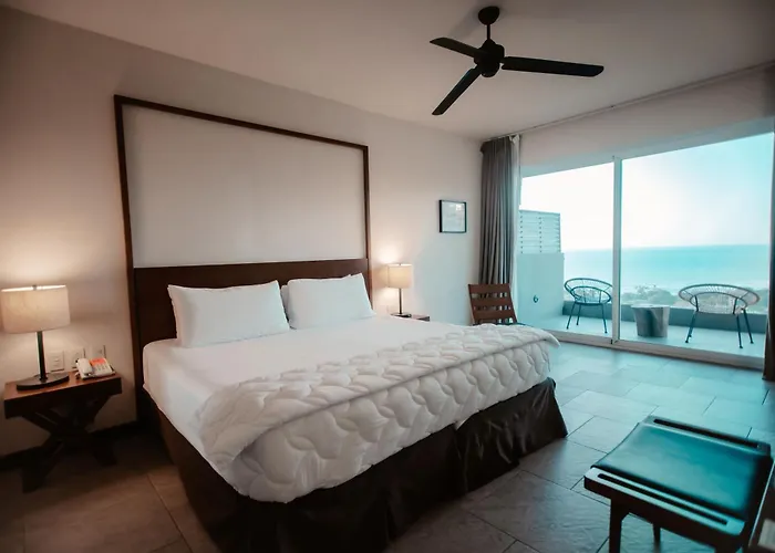 Wyndham Tamarindo Hotel