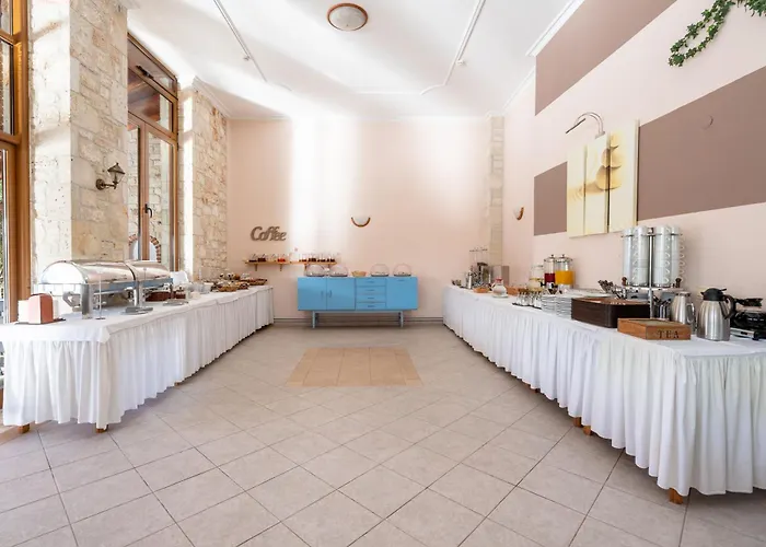 Stratos Hotel