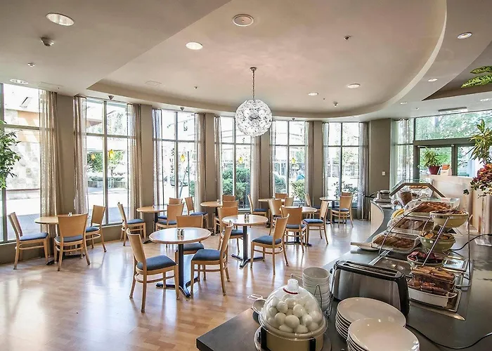 Comfort Hotel Vancouver Airport