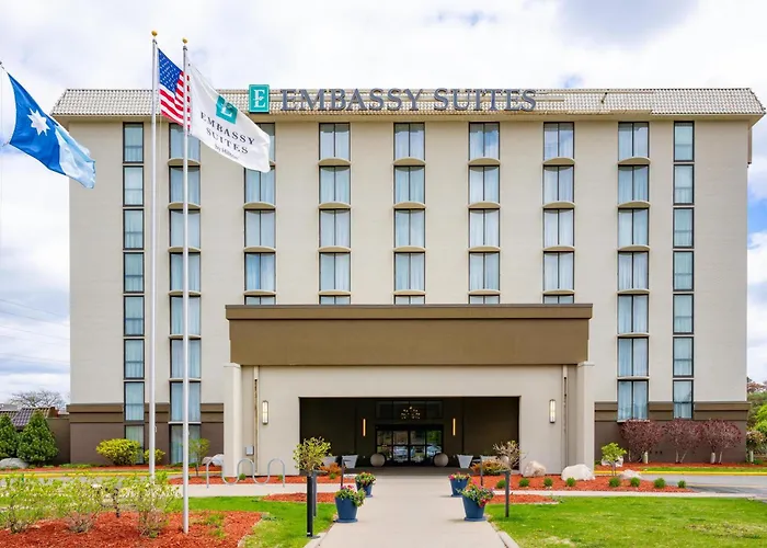 Embassy Suites By Hilton /Minneapolis