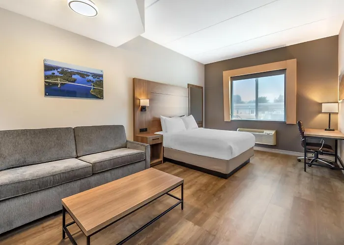 Best Western Plus 1000 Islands Hotel & Suites