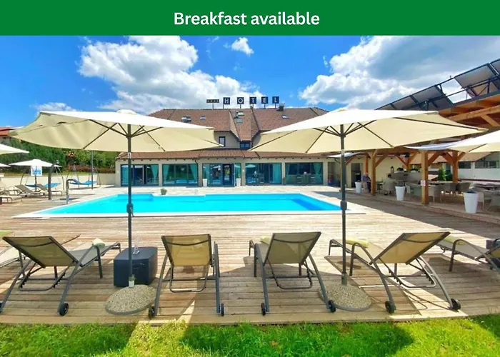 16 Lakes Hotel