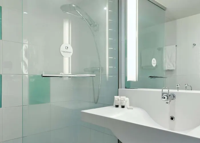 B&B HOTEL Cergy Port 4 étoiles