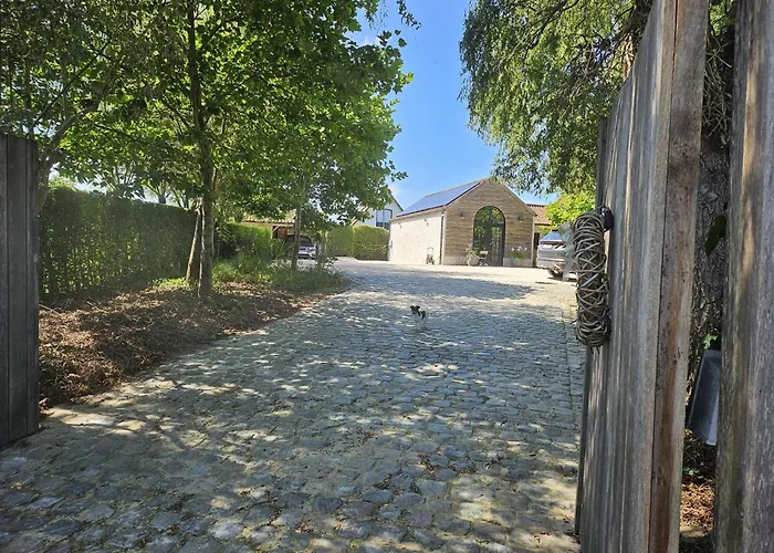 Casa Leone Near Bruges With Jacuzzi & Parking