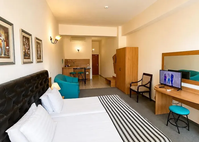 Lotus Family Hotel - Free Parking