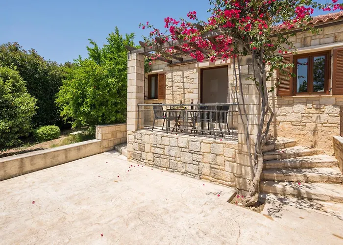 Spilia Village Hotel & Villas