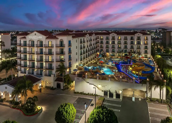 Courtyard By Marriott Anaheim Theme Park Entrance